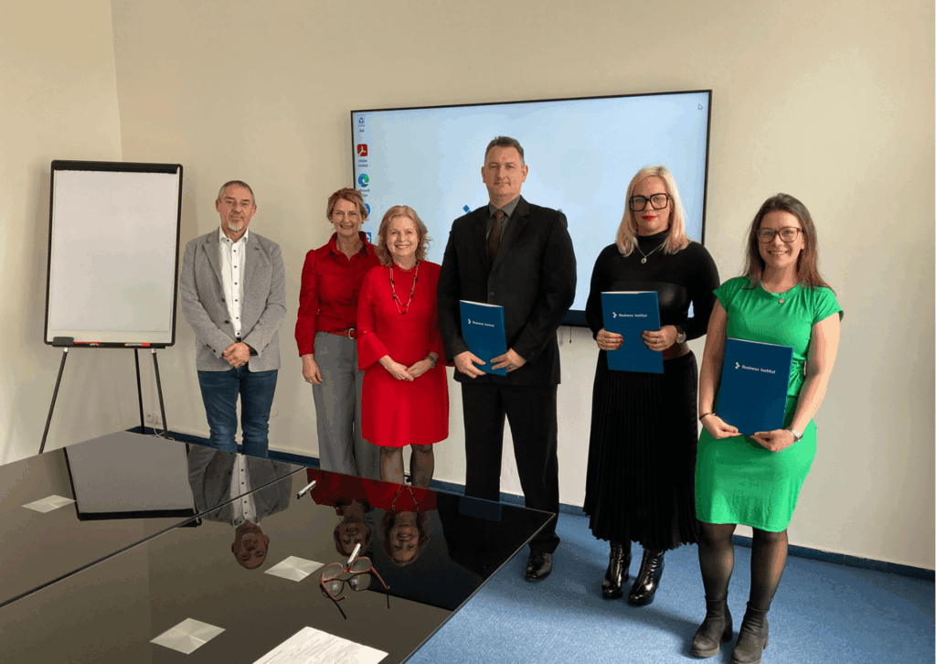 obhajoby 2 | Noví absolventi MBA a DBA: Gratulujeme k excelentným obhajobám