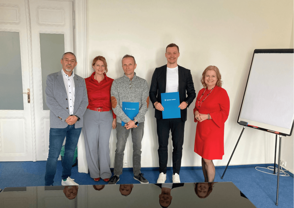 obhajoby 3 | Noví absolventi MBA a DBA: Gratulujeme k excelentným obhajobám
