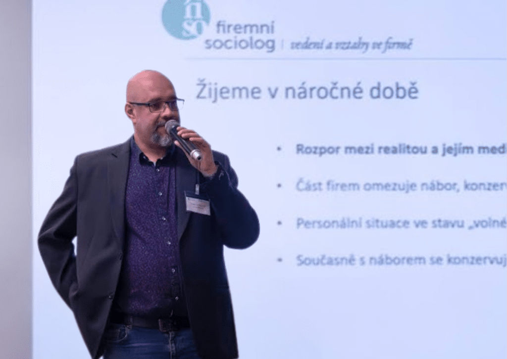 Pozvánka na&nbsp;online seminár „Drby, fámy, šuškanda a&nbsp;ako na&nbsp;ne“, 15. 10. 2026